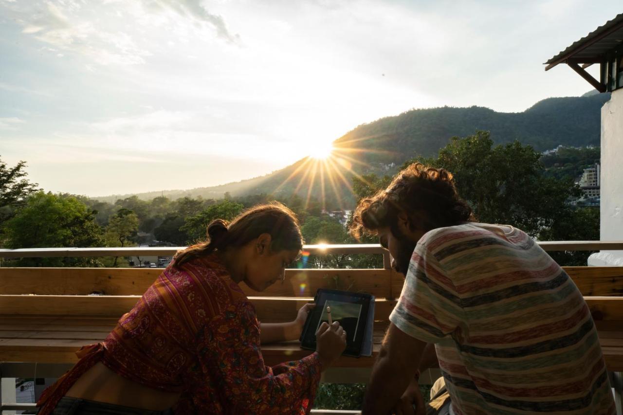 Zostel Rishikesh, Laxman Jhula Hostel Buitenkant foto