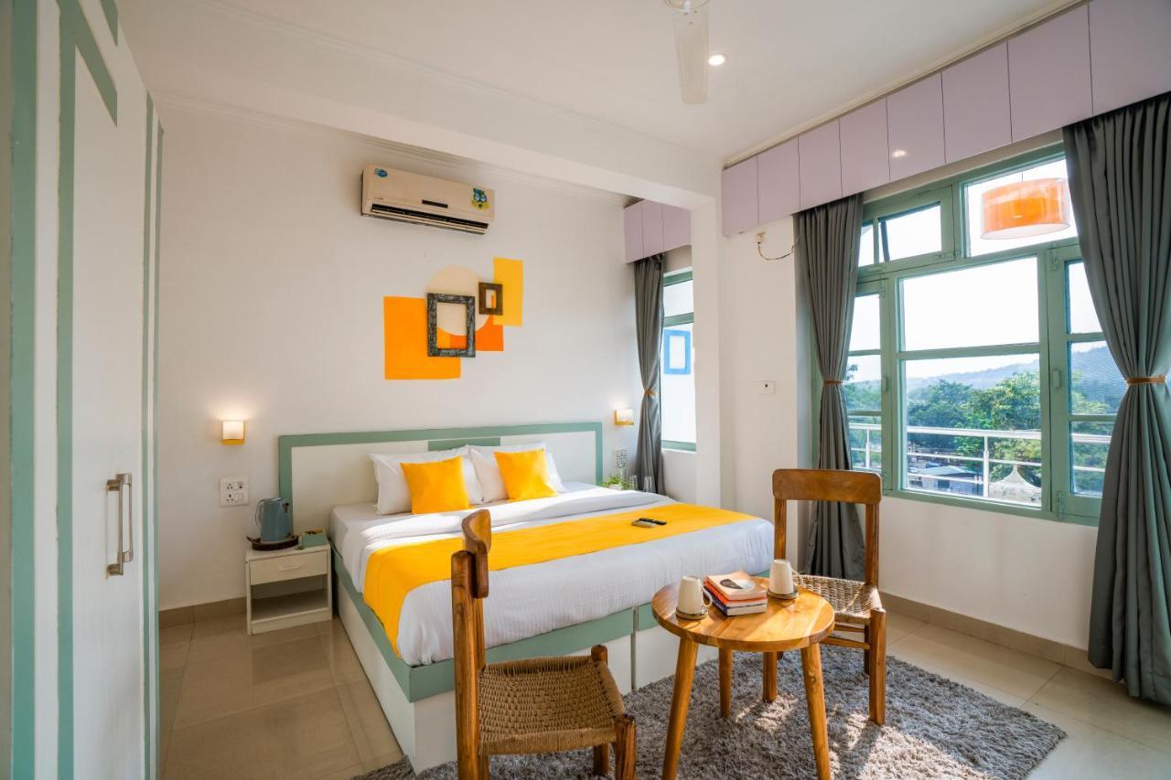 Zostel Rishikesh, Laxman Jhula Hostel Buitenkant foto